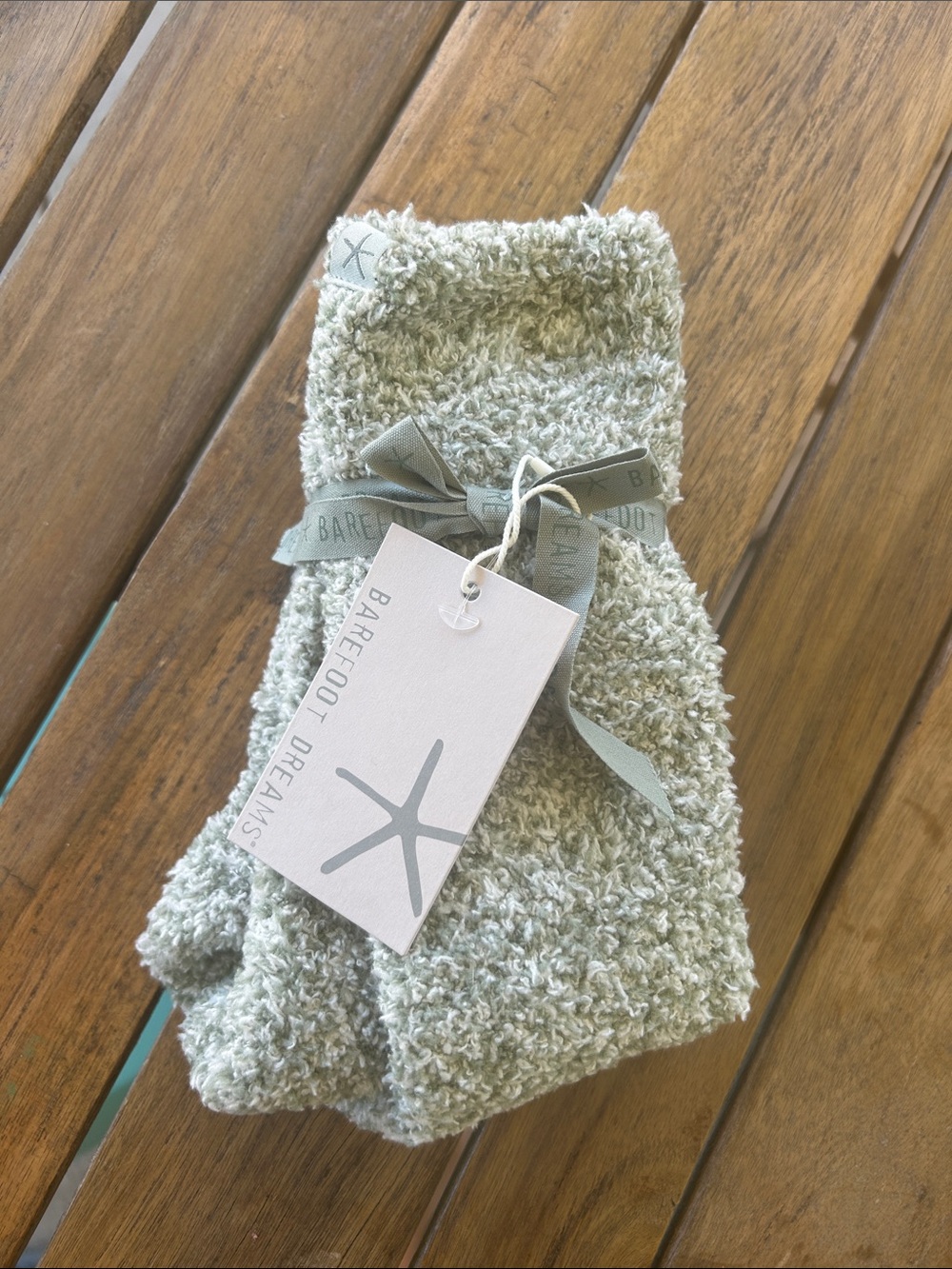 Barefoot dreams NWT socks - green & white